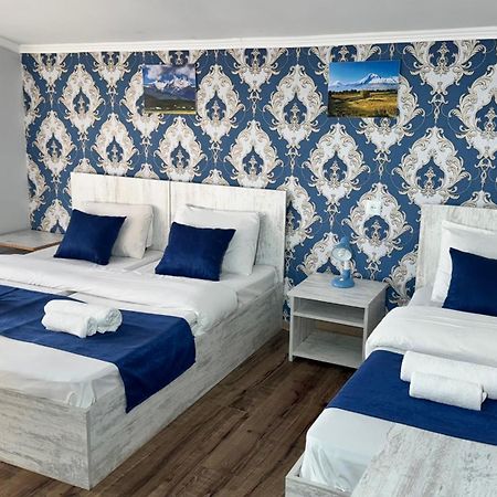 Byurakan Guesthouse & Cottage Ngoại thất bức ảnh