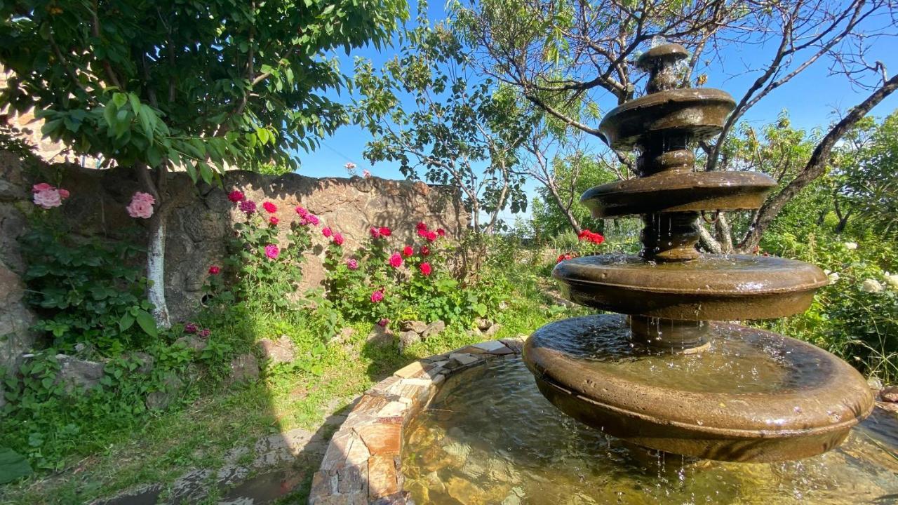 Byurakan Guesthouse & Cottage Ngoại thất bức ảnh