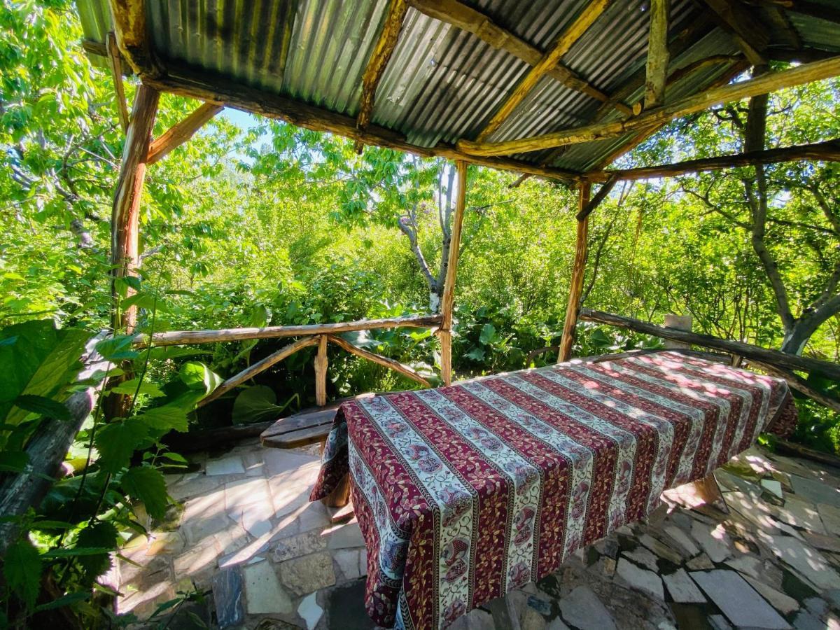 Byurakan Guesthouse & Cottage Ngoại thất bức ảnh