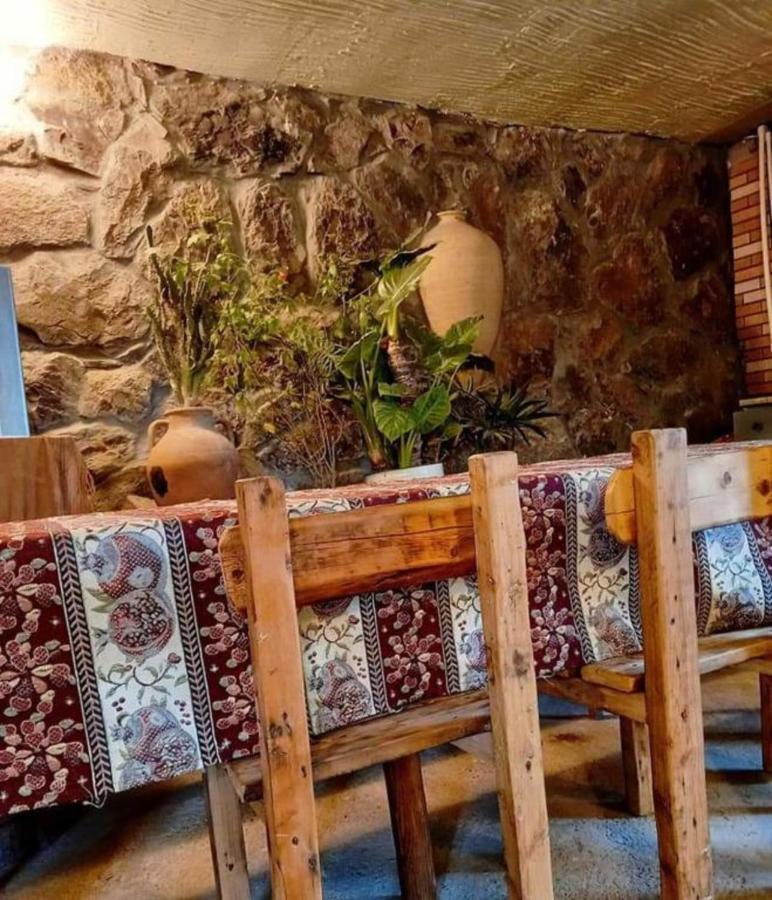 Byurakan Guesthouse & Cottage Ngoại thất bức ảnh