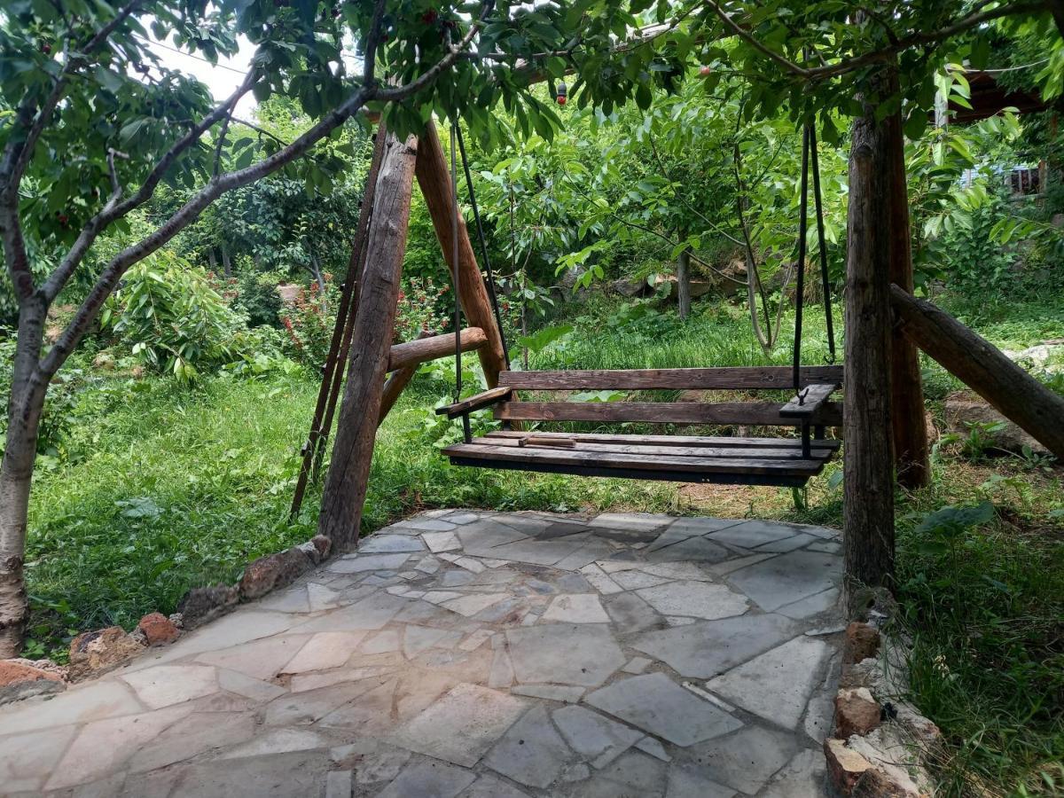 Byurakan Guesthouse & Cottage Ngoại thất bức ảnh