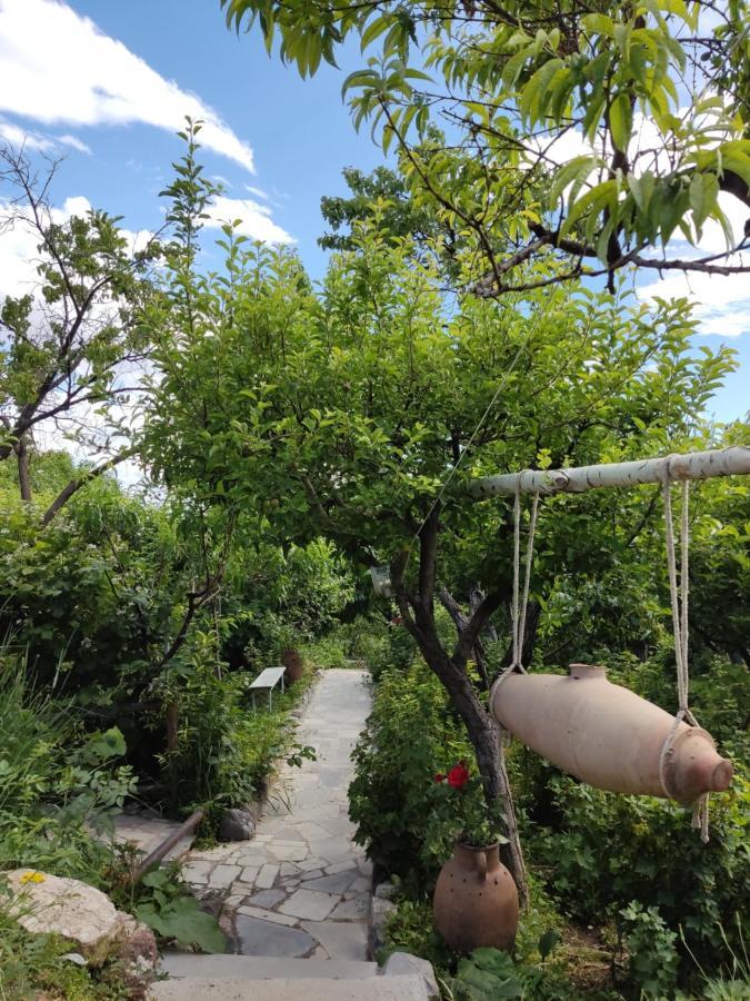 Byurakan Guesthouse & Cottage Ngoại thất bức ảnh