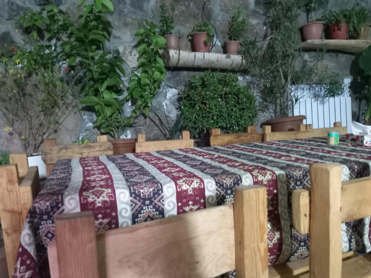 Byurakan Guesthouse & Cottage Ngoại thất bức ảnh