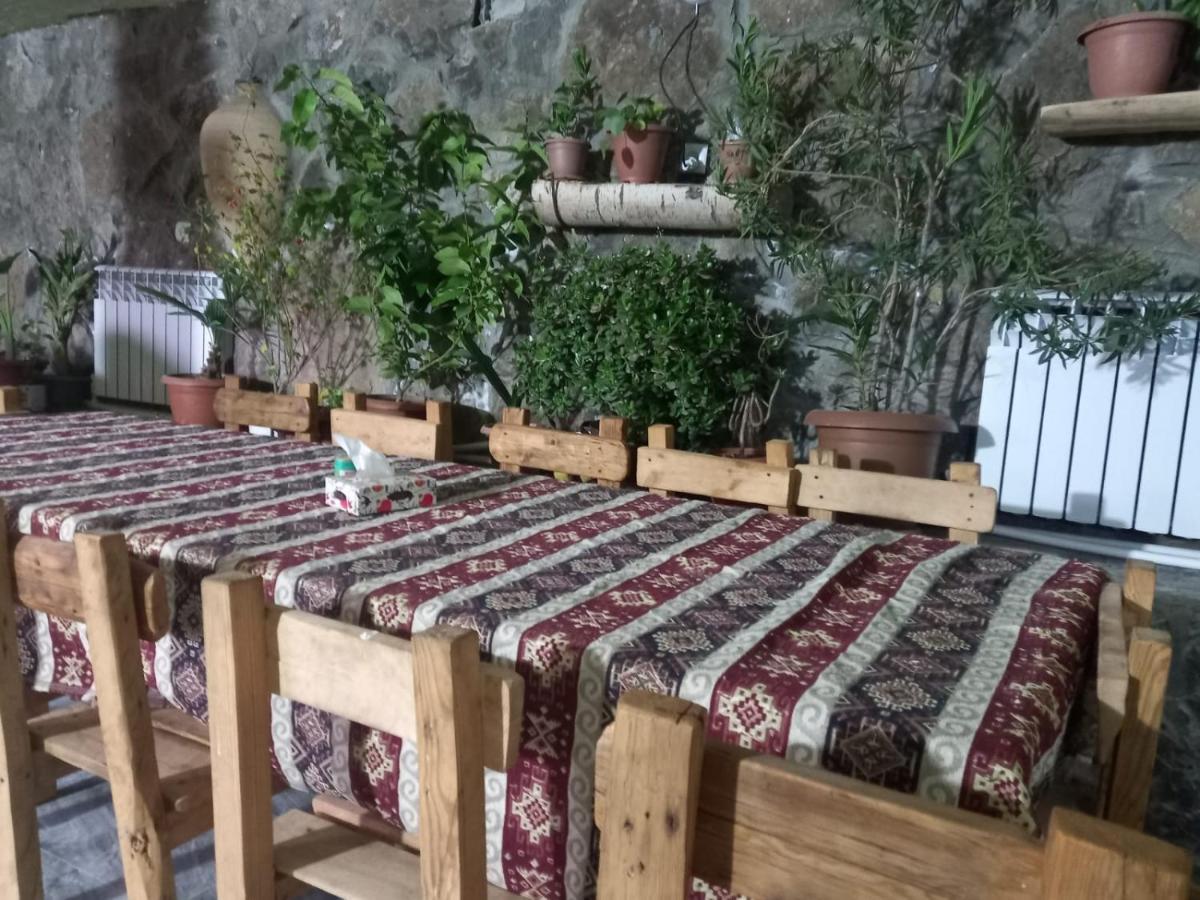 Byurakan Guesthouse & Cottage Ngoại thất bức ảnh