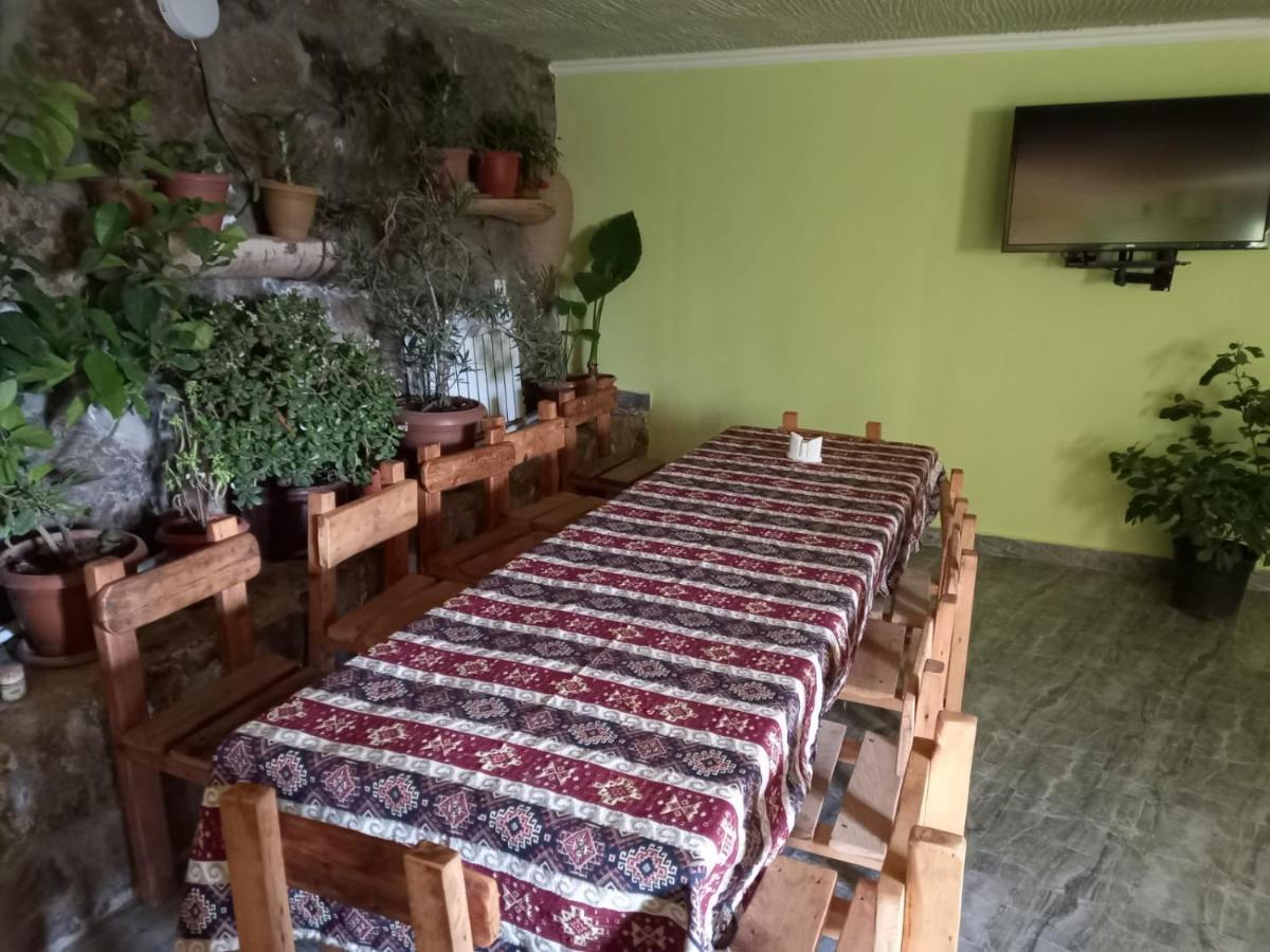 Byurakan Guesthouse & Cottage Ngoại thất bức ảnh