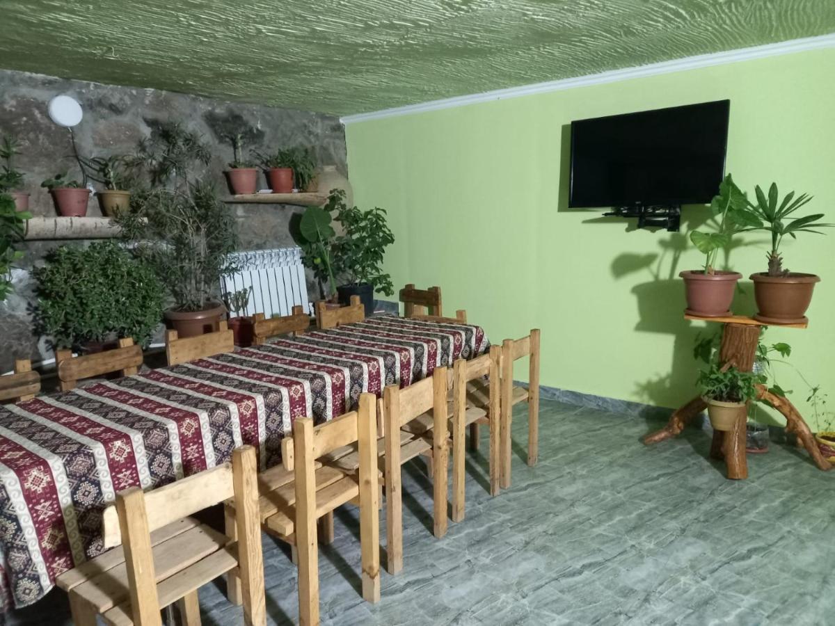 Byurakan Guesthouse & Cottage Ngoại thất bức ảnh
