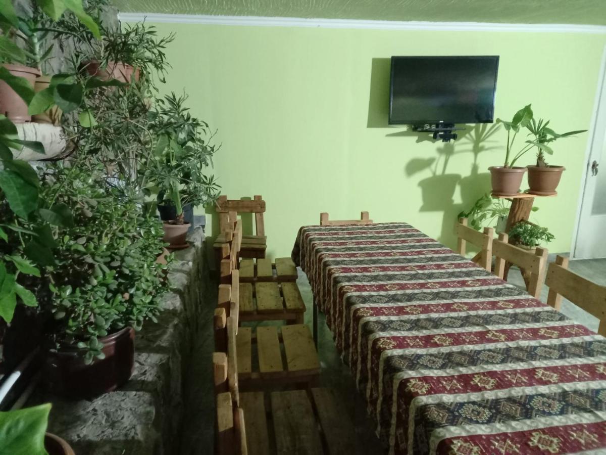 Byurakan Guesthouse & Cottage Ngoại thất bức ảnh