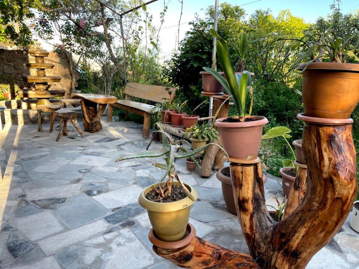 Byurakan Guesthouse & Cottage Ngoại thất bức ảnh