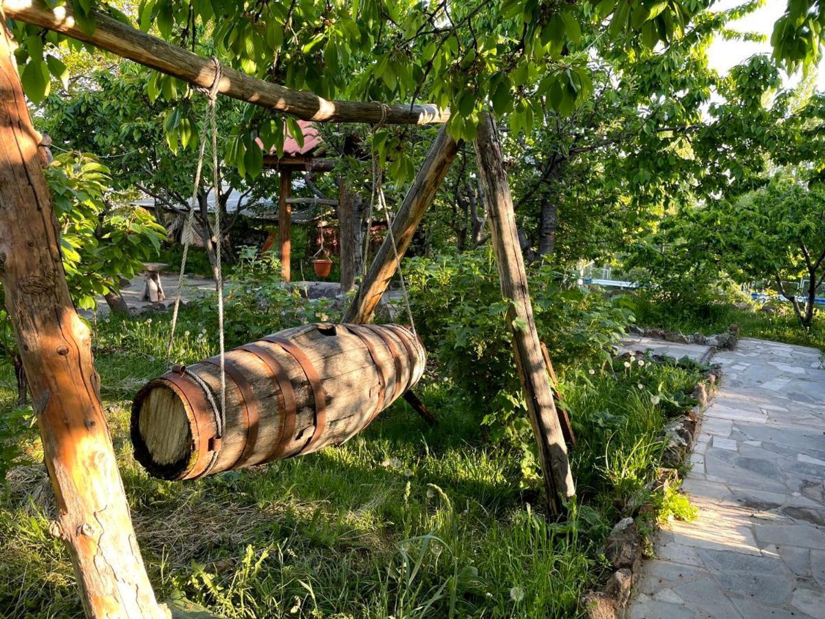 Byurakan Guesthouse & Cottage Ngoại thất bức ảnh