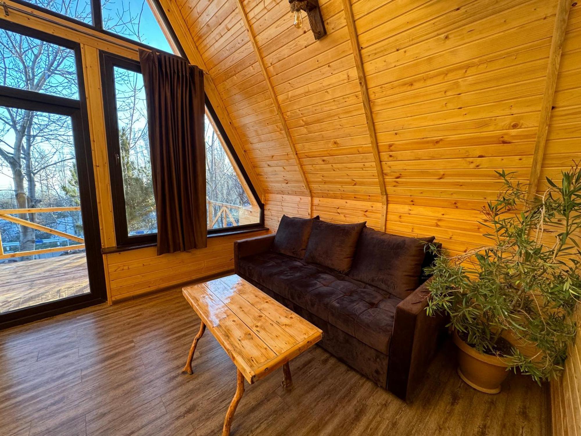 Byurakan Guesthouse & Cottage Ngoại thất bức ảnh