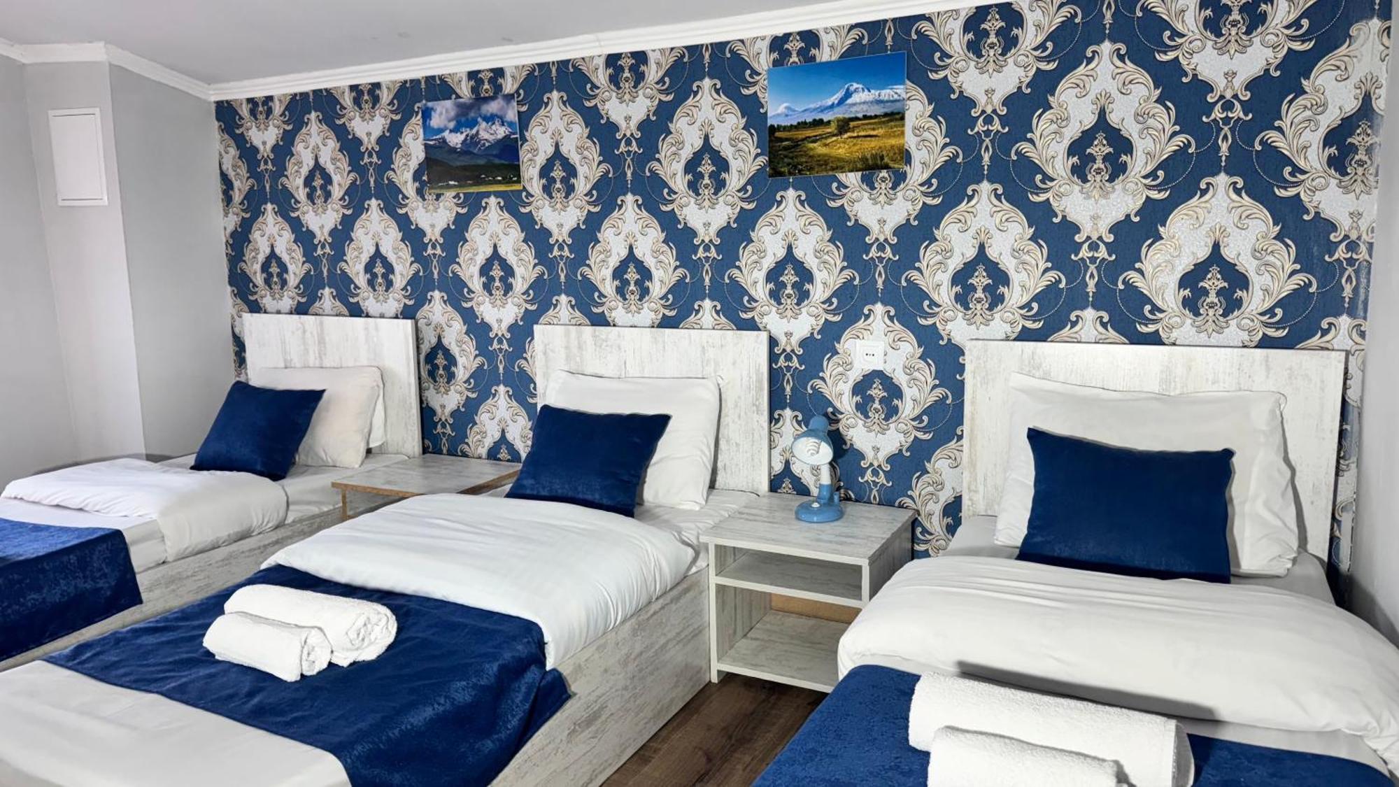 Byurakan Guesthouse & Cottage Ngoại thất bức ảnh