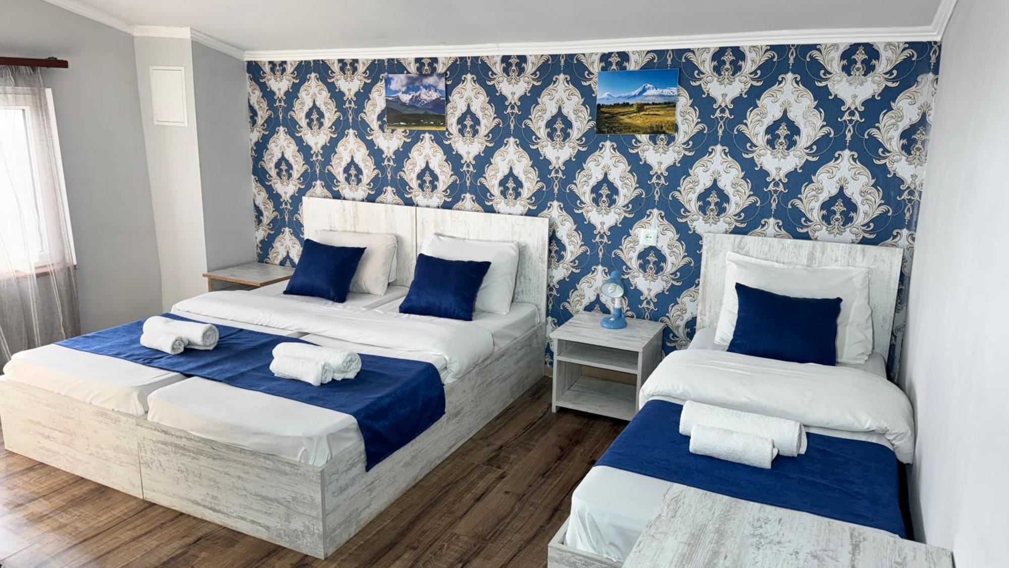 Byurakan Guesthouse & Cottage Ngoại thất bức ảnh