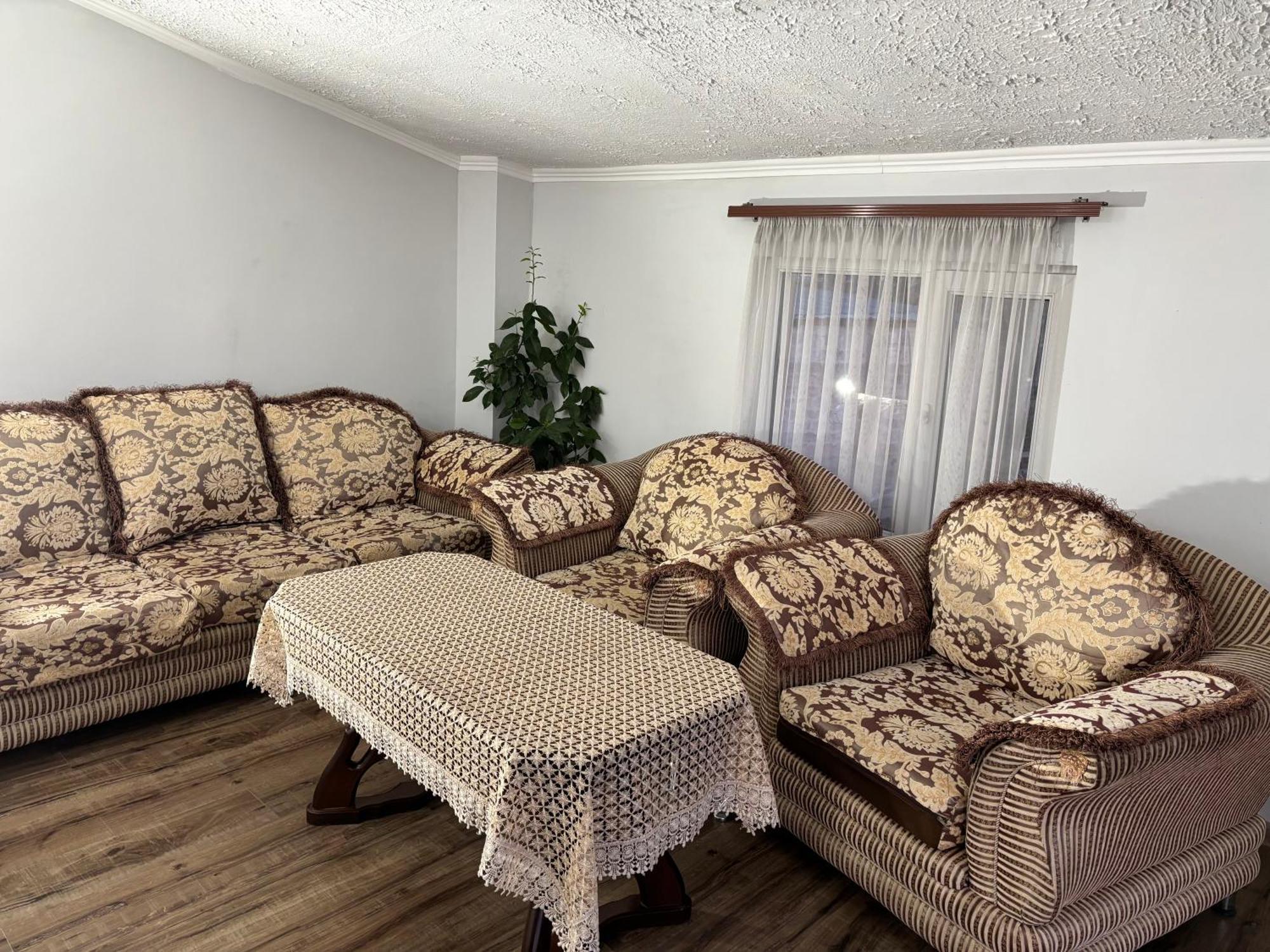 Byurakan Guesthouse & Cottage Ngoại thất bức ảnh