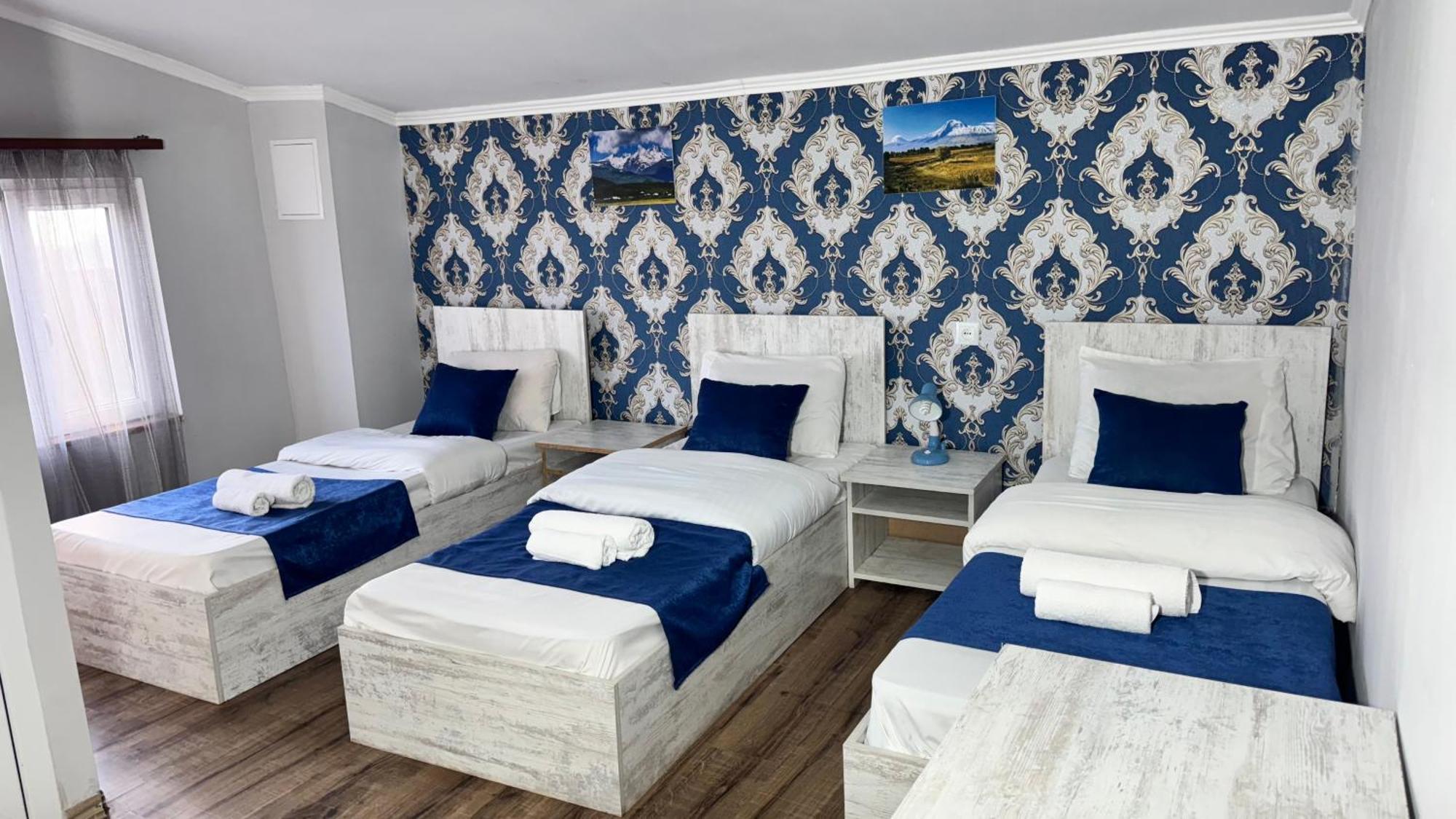 Byurakan Guesthouse & Cottage Ngoại thất bức ảnh