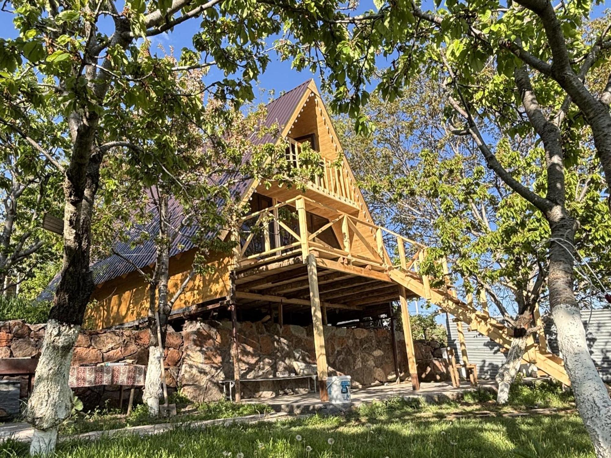 Byurakan Guesthouse & Cottage Ngoại thất bức ảnh